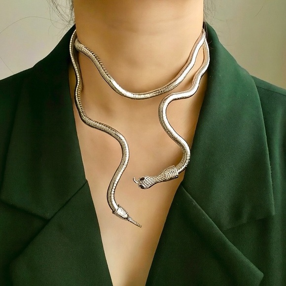 NEW Elegant Stainless Steel Silver Snake Necklace 🔥
